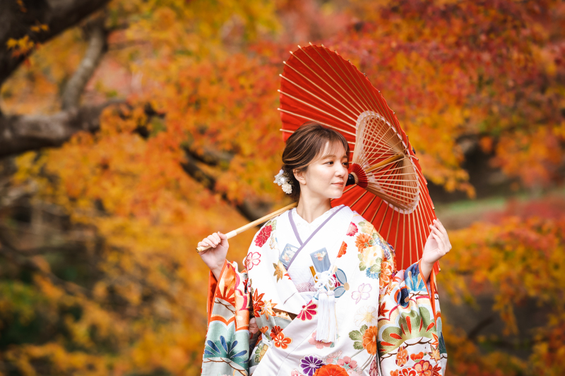 庭園などの和装ロケーションには華やかな「色打掛」◎