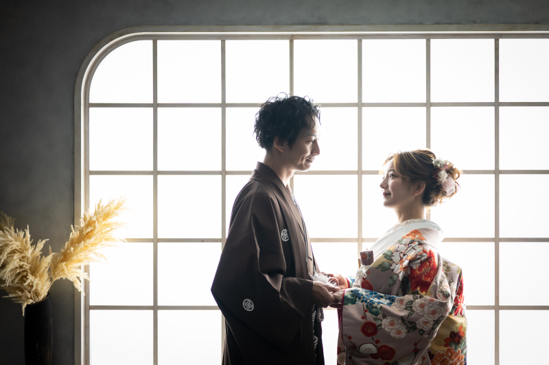 ブライダル専用の造作背景での2人だけの空間で撮影◎