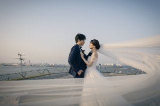 PHOTO WEDDING STYLE_横浜の海景ロケ（大さん橋近辺で海と街の情景を映す撮影）