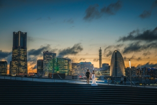 PHOTO WEDDING STYLE_横浜の海景ロケ（大さん橋近辺で海と街の情景を映す撮影）
