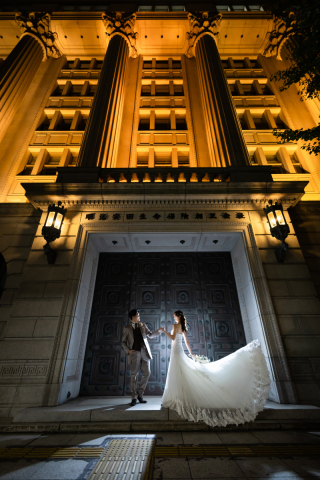 PHOTO WEDDING STYLE_夜の東京駅周辺ロケ（和田倉門や明治安田生命前で趣ある撮影を）
