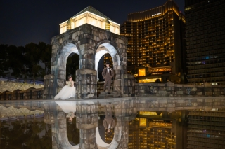 PHOTO WEDDING STYLE_リフレクション（水面を利用したようなシンメトリーな世界を演出）