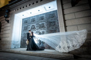 PHOTO WEDDING STYLE_夜の東京駅周辺ロケ（和田倉門や明治安田生命前で趣ある撮影を）