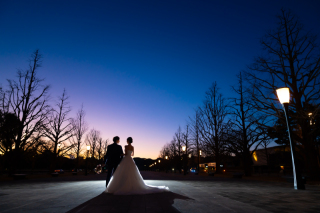 PHOTO WEDDING STYLE_夜の東京駅周辺ロケ（和田倉門や明治安田生命前で趣ある撮影を）