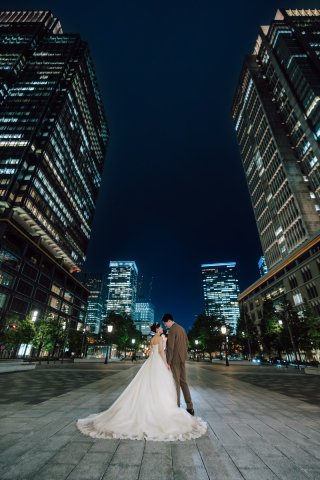PHOTO WEDDING STYLE_夜の東京駅周辺ロケ（和田倉門や明治安田生命前で趣ある撮影を）