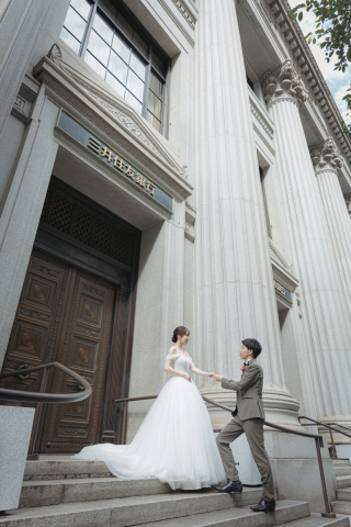 PHOTO WEDDING STYLE_昼の東京駅周辺ロケ（ブリックスクエアや仲通りで上品な撮影を）