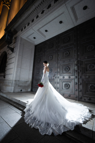 PHOTO WEDDING STYLE_夜の東京駅周辺ロケ（和田倉門や明治安田生命前で趣ある撮影を）