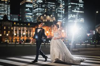 PHOTO WEDDING STYLE_夜の東京駅周辺ロケ（和田倉門や明治安田生命前で趣ある撮影を）