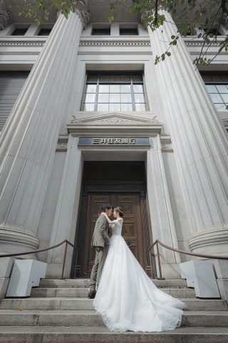 PHOTO WEDDING STYLE_昼の東京駅周辺ロケ（ブリックスクエアや仲通りで上品な撮影を）