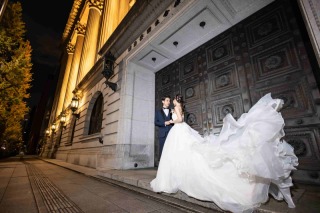 PHOTO WEDDING STYLE_夜の東京駅周辺ロケ（和田倉門や明治安田生命前で趣ある撮影を）