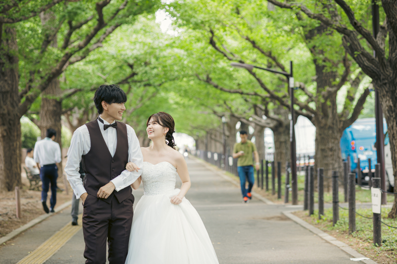 年内撮影限定！スタジオ撮影付き♪【洋装・昼・街ロケ／神宮外苑銀杏並プラン】◎124,800円→特別価格69,800円