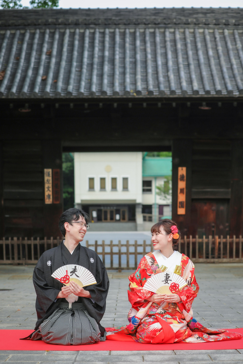 赤毛氈をひいてお持ち込みグッズの扇子ショット