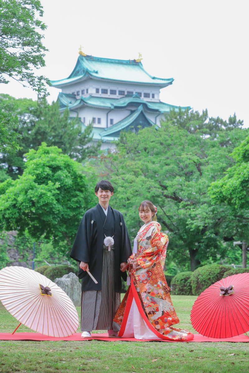 名古屋城を背景に正式な和装全身撮影