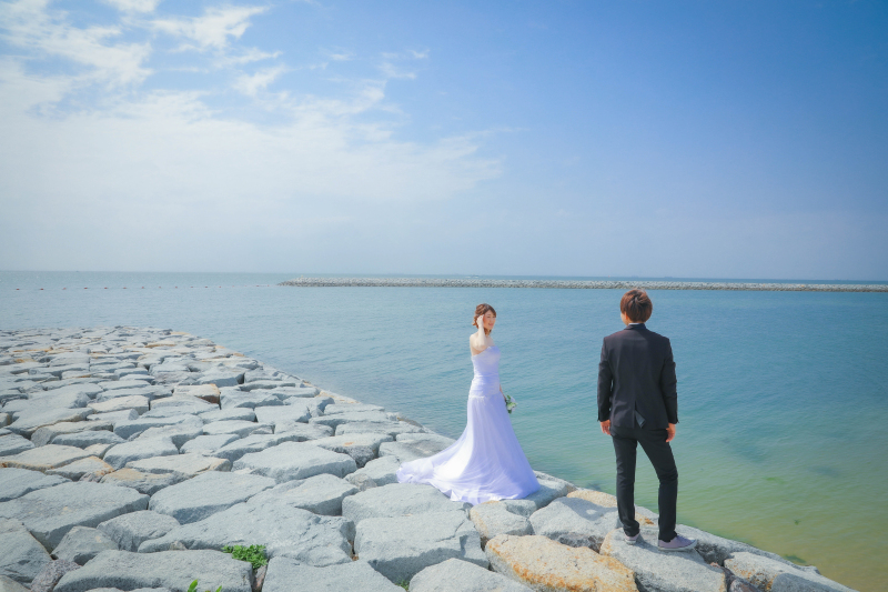 青い空に青い海