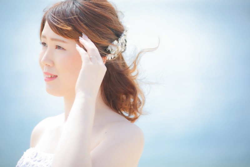 海風を活かして新婦様のソロショット