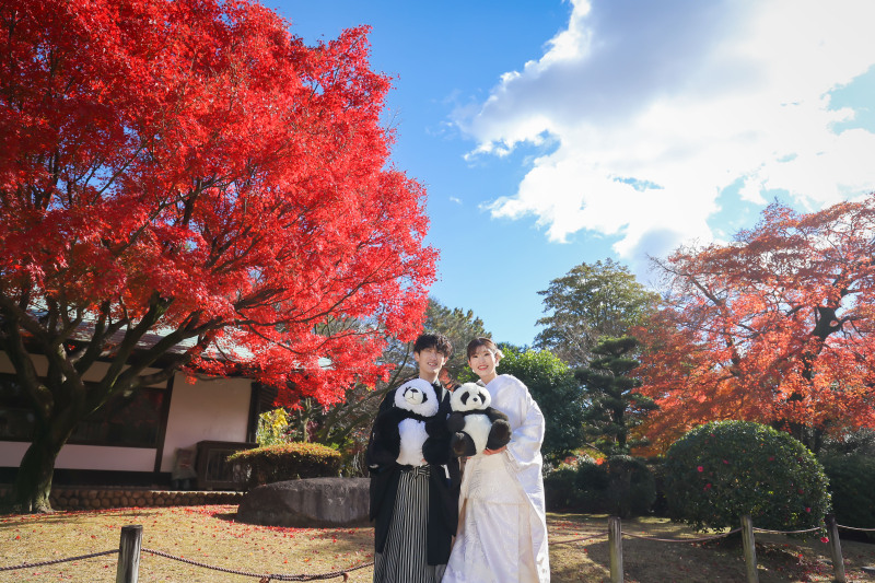 広がる青空と紅葉の鮮やかなコントラストで和装ロケ