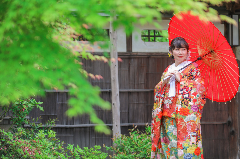 季節感を感じる新婦様ソロショット撮影