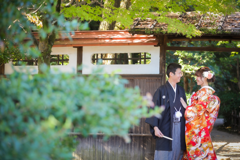 新緑を手前に入れて