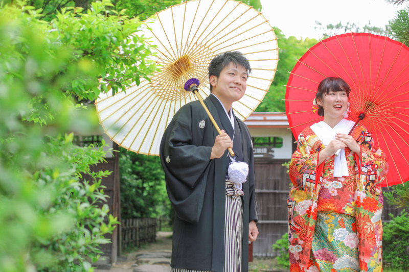 自然豊かな東山荘の前庭で