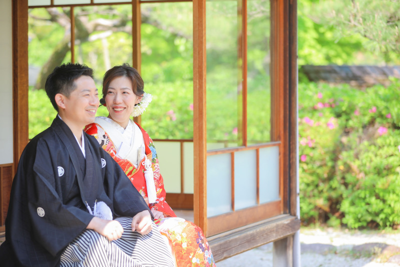 縁側の趣き・新緑の鮮やかさ