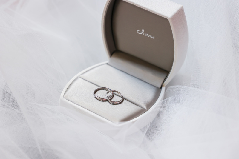 お持ち込みベールの柔らかな質感を活かした指輪撮影