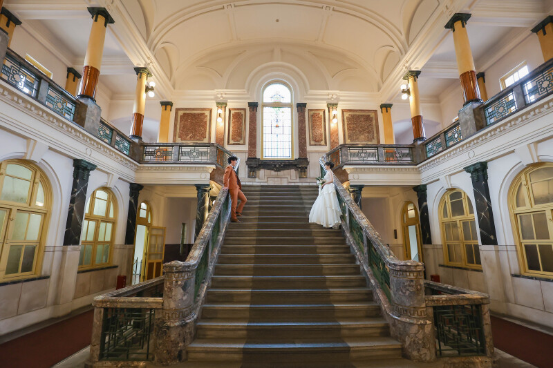 名古屋市政資料館大階段での洋装フォトウェディング