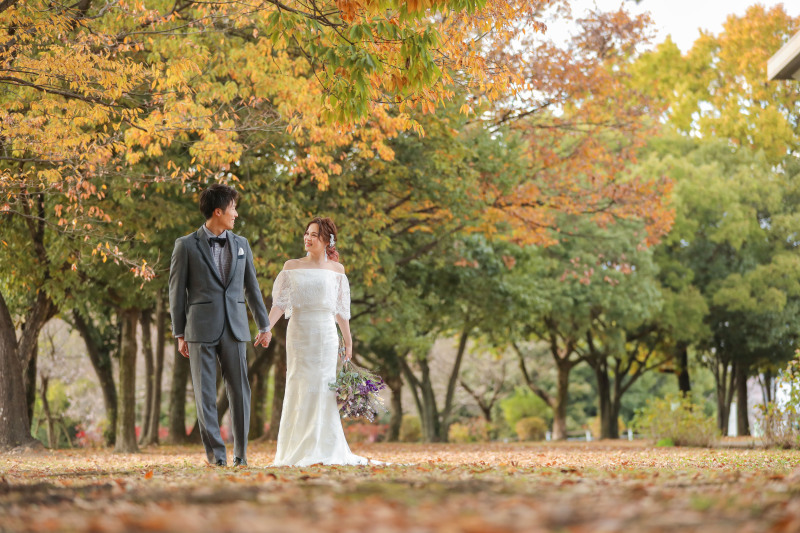 手を繋いでツーショット撮影