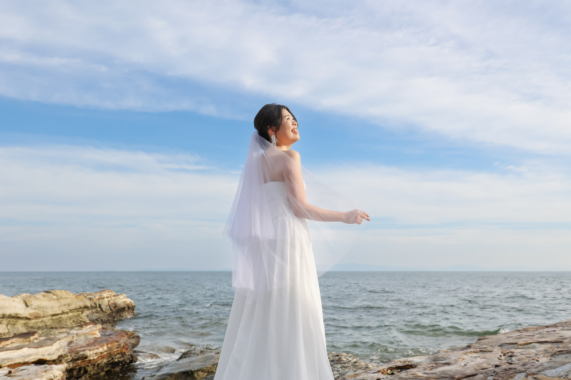野間灯台の海辺で花嫁様を美しく残すソロカット撮影