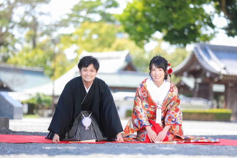 和装で定番の正座ツーショット撮影