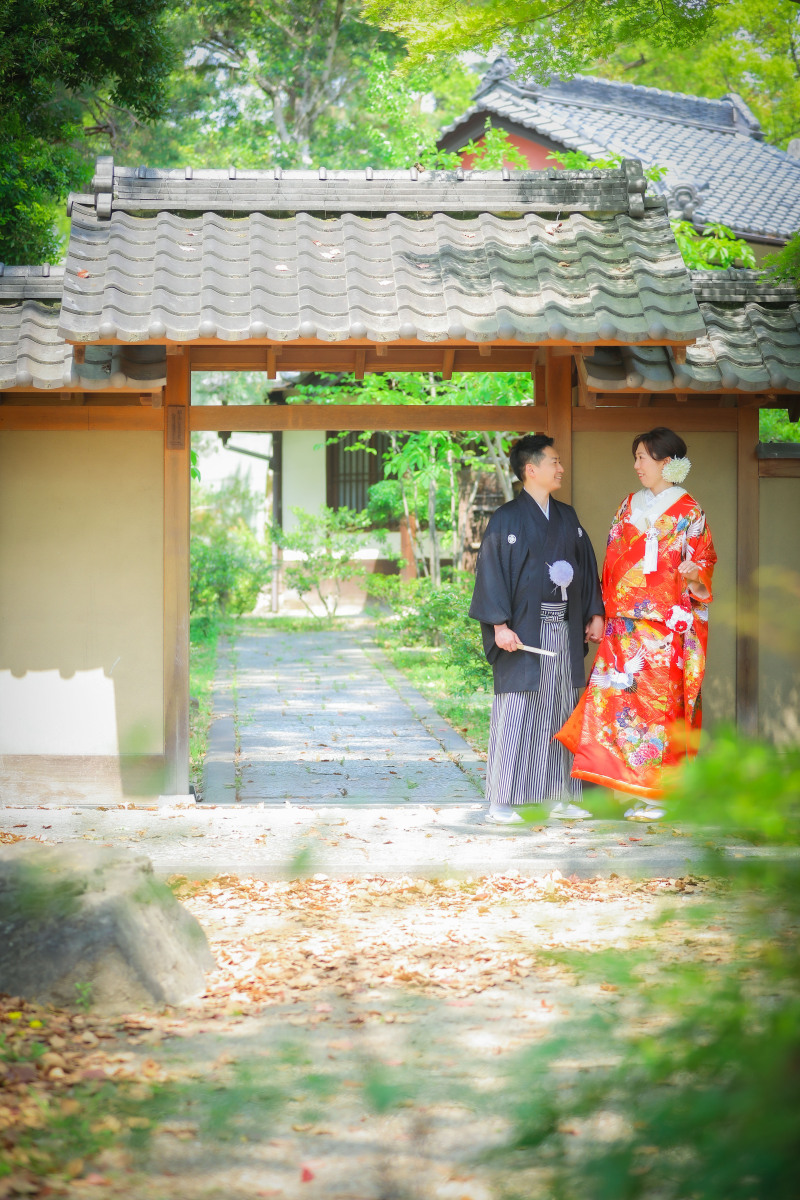 お茶室の正門にて