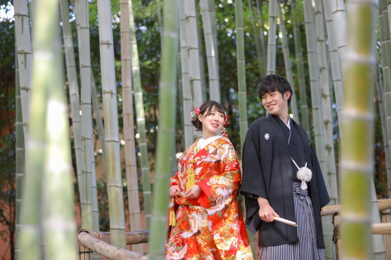 互いに振り向いて