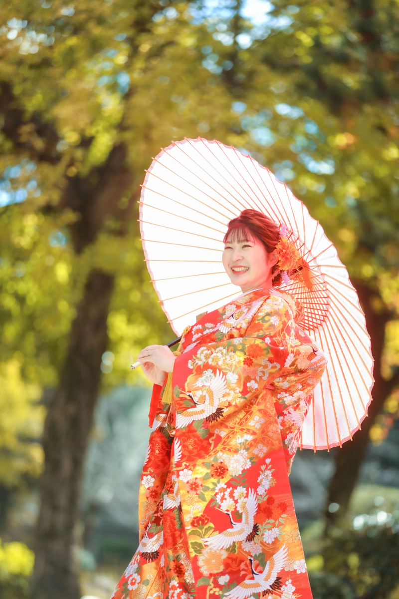 はじける笑顔で新婦様のソロショット