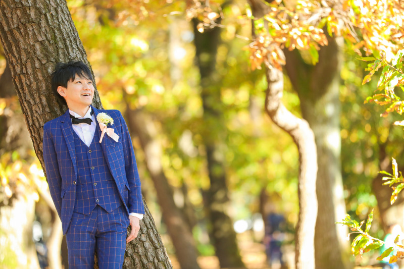 自然豊かなに新郎様のソロショット