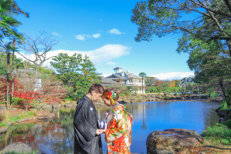 美しいロケーションを背景にツーショット撮影