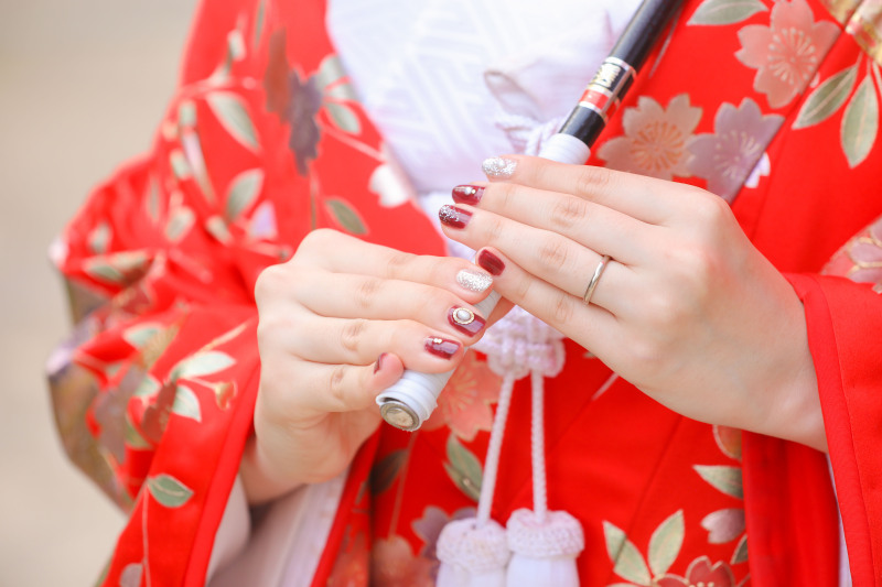 色打掛に合わせたネイル