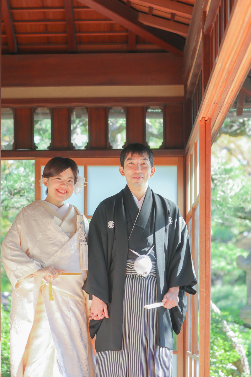 縁側でツーショット撮影