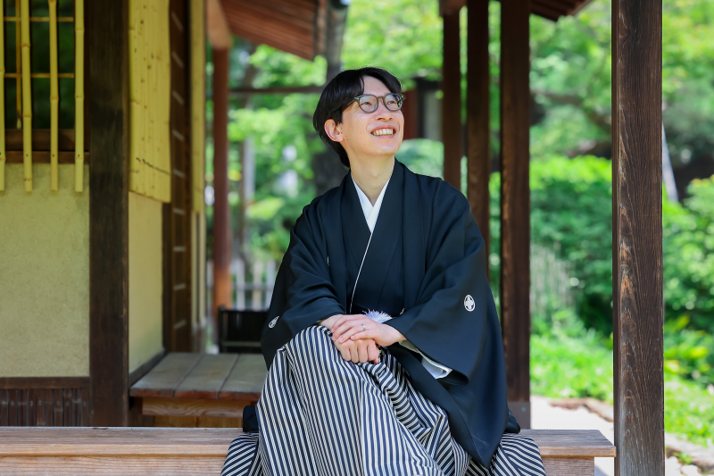 中村公園桐蔭茶席の庭園で撮るご新郎様ソロショット