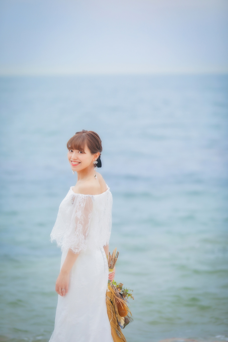 新婦様ソロショット/振り返りの瞬間を