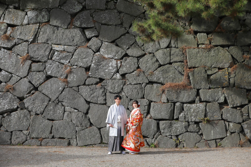 名古屋城石垣を背景にした和装ロケーション全身写真