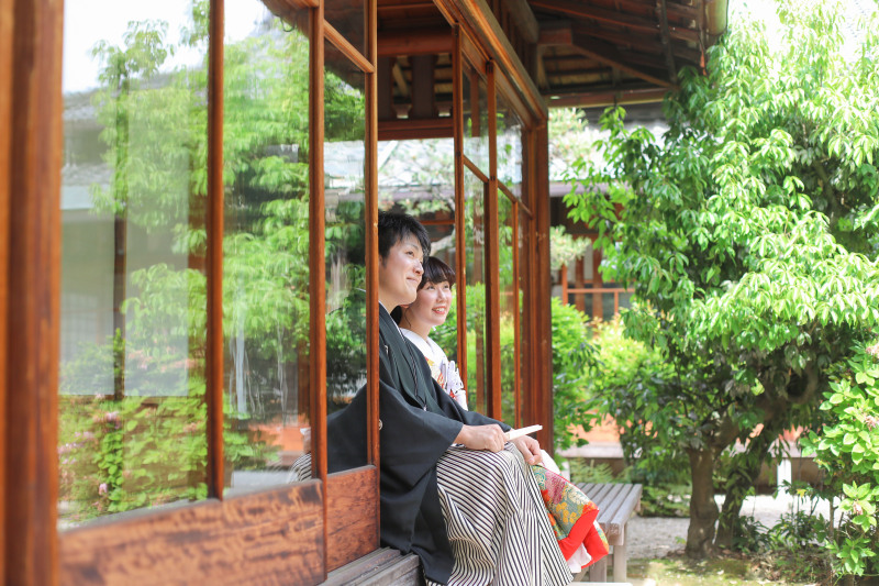 縁側で座りショット鏡の反射を利用して