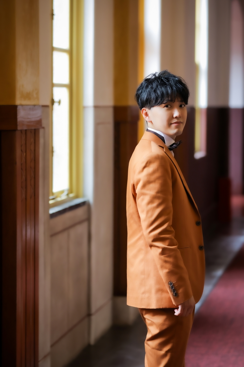 光を活かしバランスよく陰影を付けた新郎様ショット