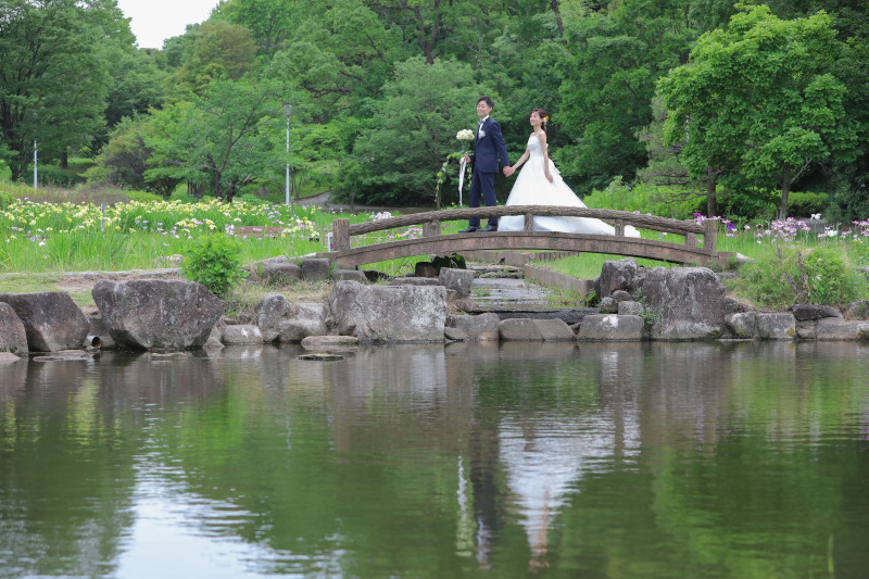 洋装でロケーション撮影