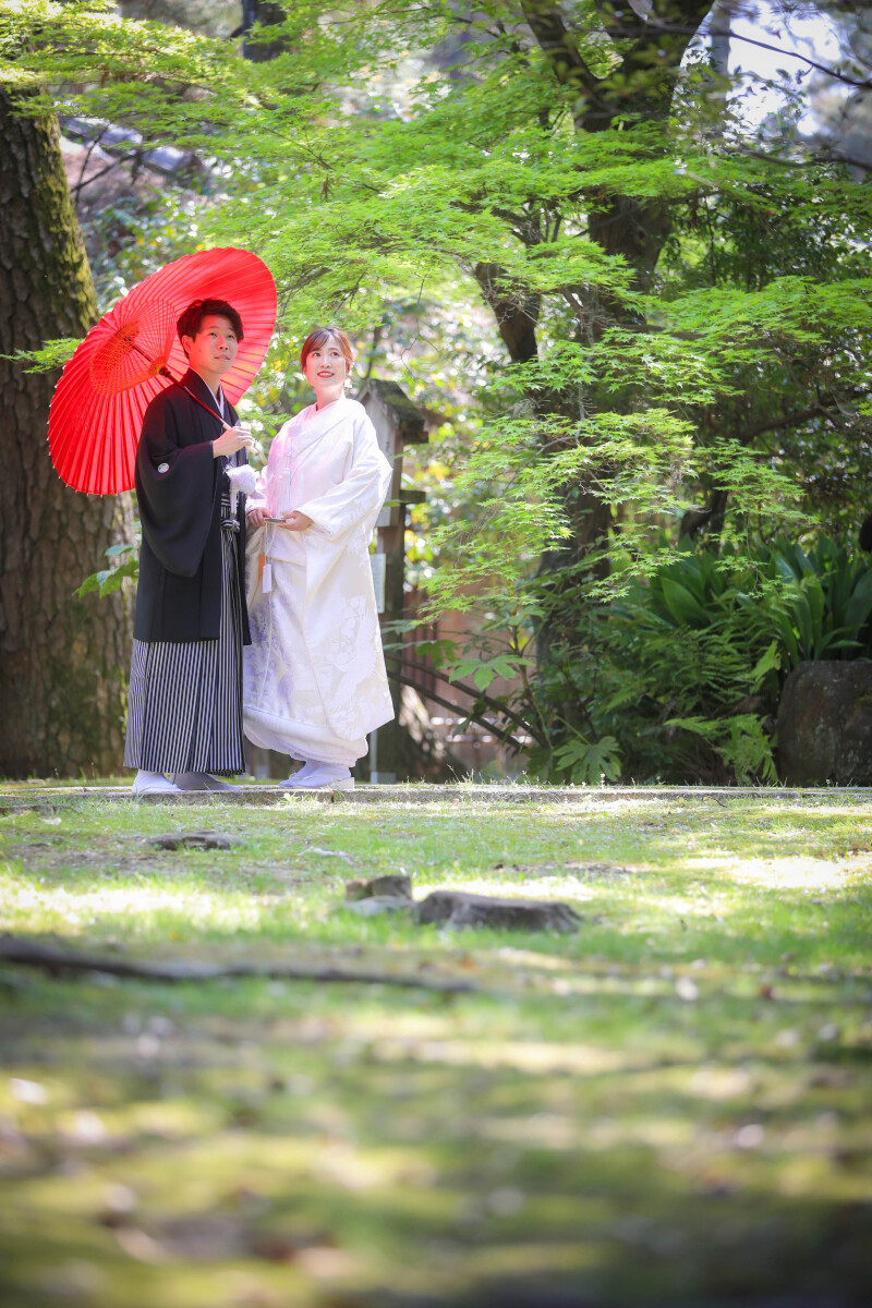 中庭でツーショット撮影