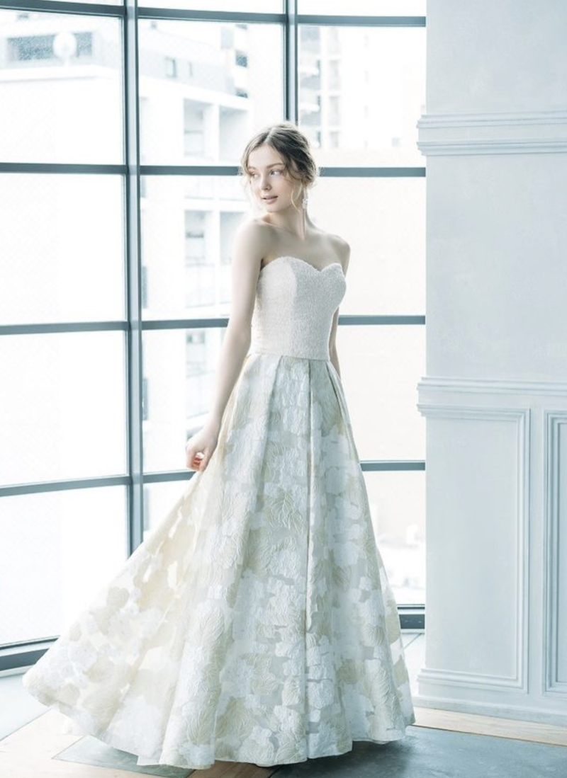 ip-one_カラードレスが豊富