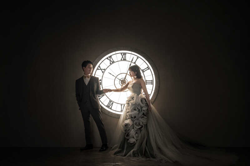 時計の前で、おふたりの“時”が動き出す