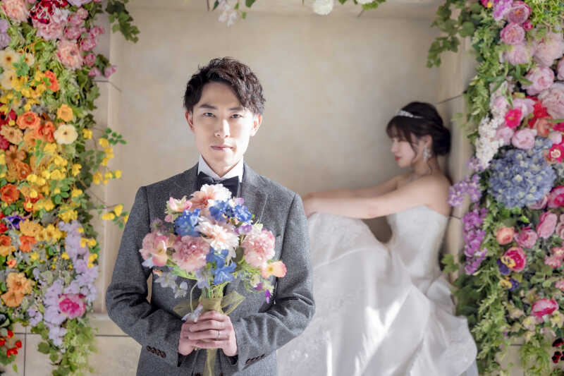 ブーケを届けに…ご新郎の表情にフォーカス!