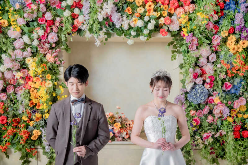 花々に囲まれた静かな想い