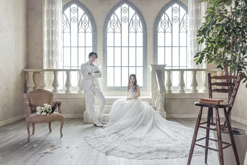 広がるトレーンが描く優雅な空間