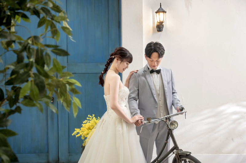 そっと寄り添い合う2人