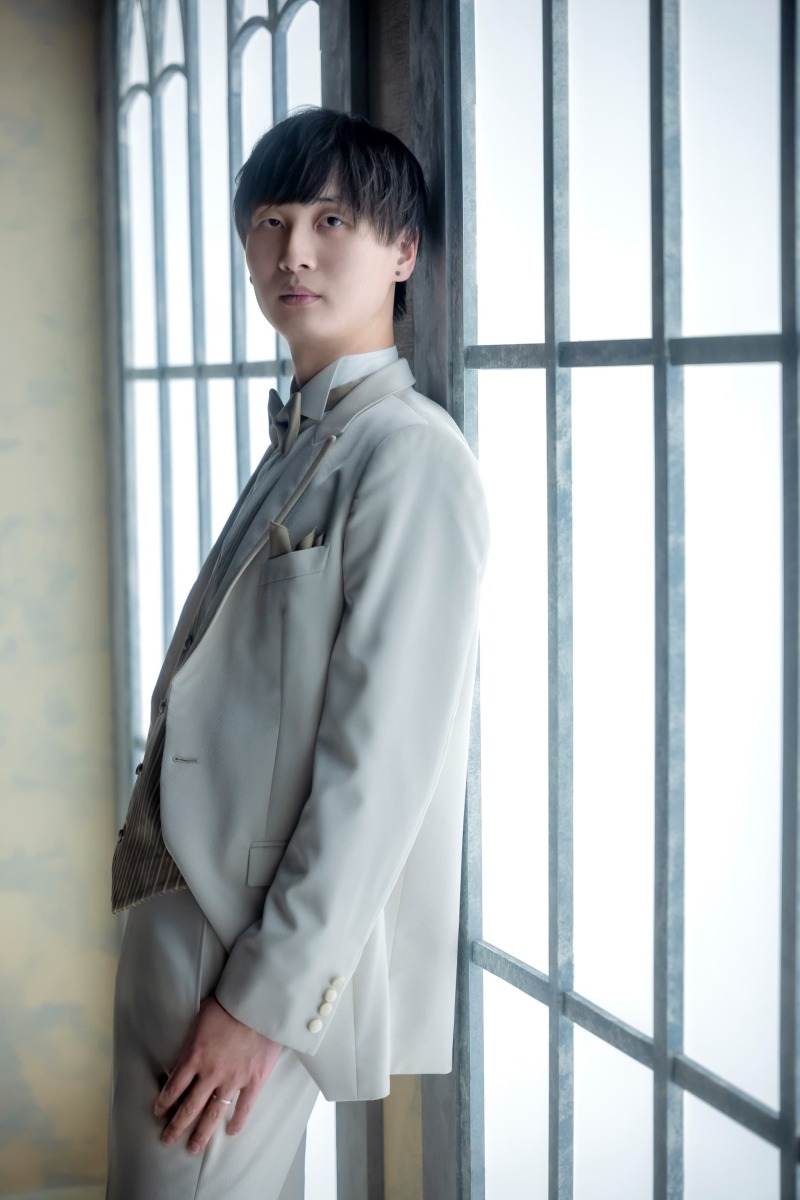 さりげない横顔も、その人らしく